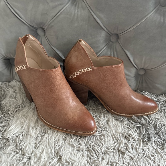 A Rider Girl Shoes - SOLD - Leather Booties - brown/cognac in color